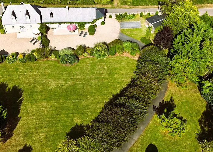 Le Domaine Des Roseraies
