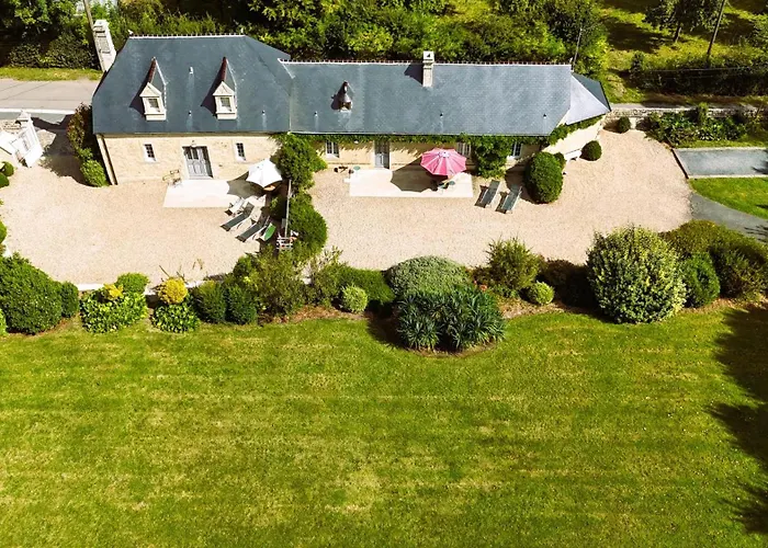 Le Domaine Des Roseraies
