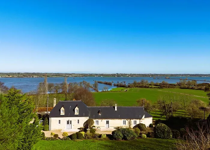 Le Domaine Des Roseraies